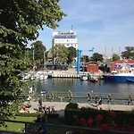Doppelzimmer Rondell, Direkt Am Alten Strom Holiday home Rostock