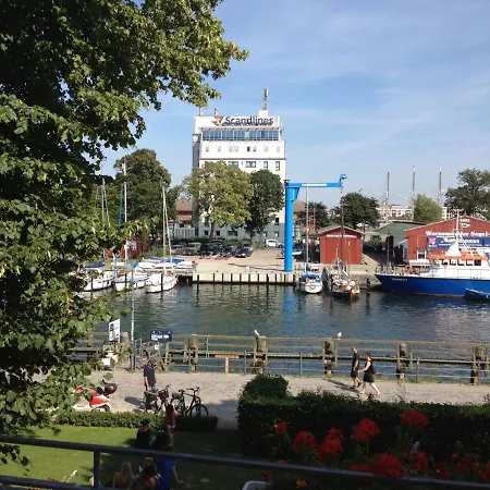 Doppelzimmer Rondell, Direkt Am Alten Strom Holiday home Rostock